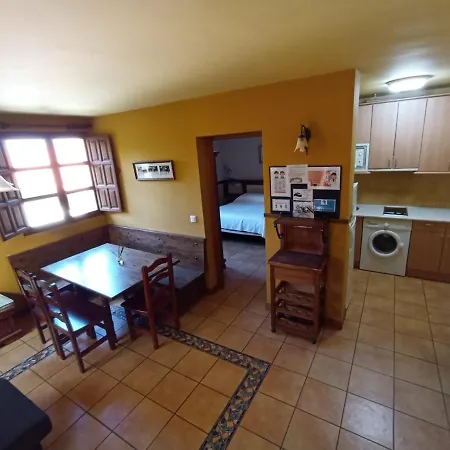 Viviendas Rurales Calderas Apartment *