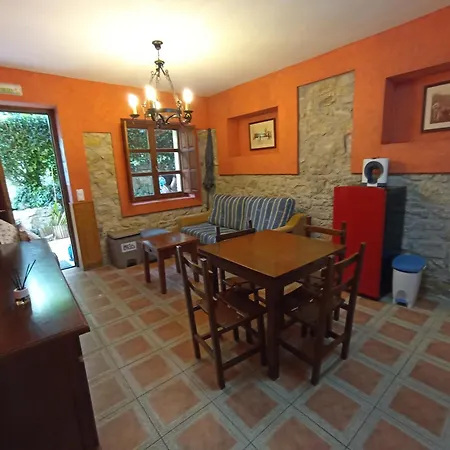 Viviendas Rurales Calderas Apartment *