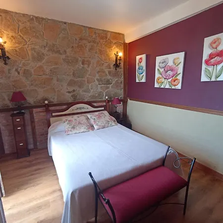 Viviendas Rurales Calderas Apartment *