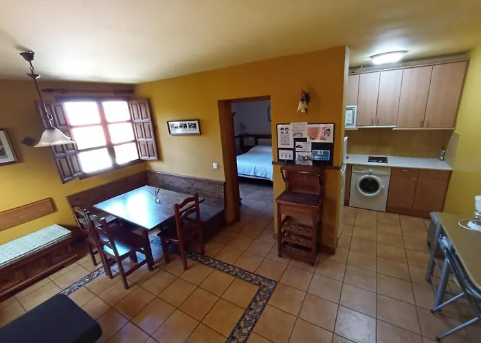 Viviendas Rurales Calderas Apartment *